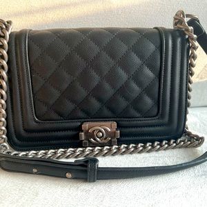 Boy bag CC in caviar